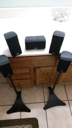 BOSE 5 CHANEL DUBLE CUBE HOME TEATHER SPEAKERS