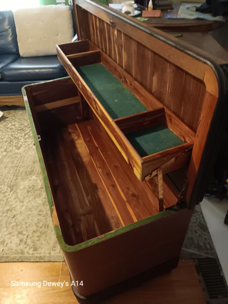 Cedar Hope Chest, 1950 Circa. $400