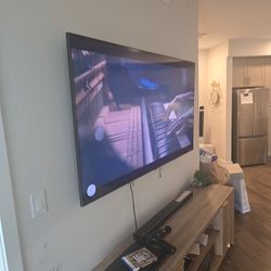 Samsung 6 Seies 70 Inches TV With SOUND BAR