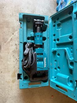 Makita 35 pound jackhammer HM1307CB - lightly used (3 times)
