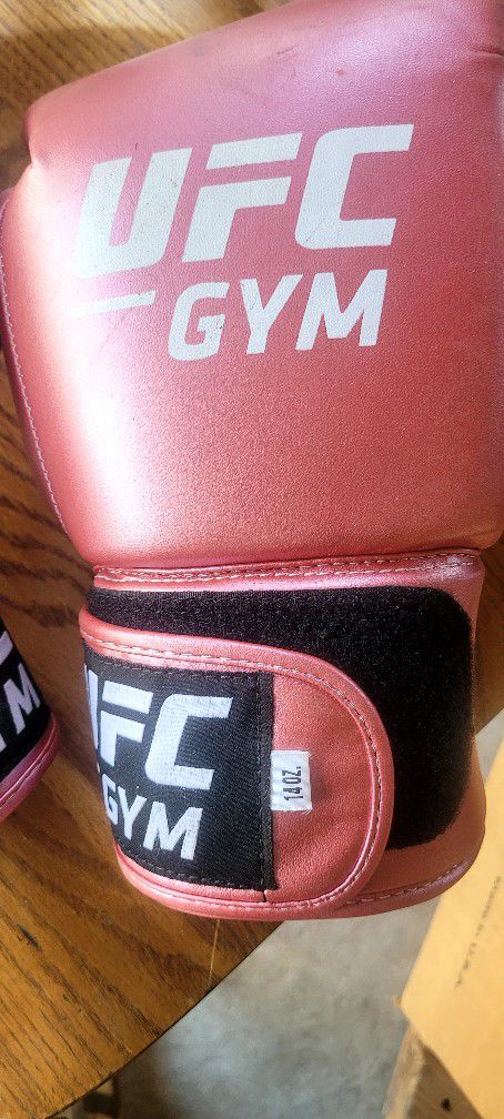 Set Of UFC Boxing Gloves 14oz 