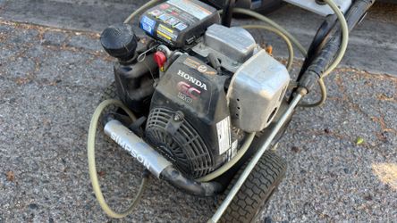 3200 PSI 2.5 GPM Megashot Cold Water Gas Pressure Washer w/ Honda Engine