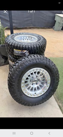 17" KMC w/ 33" RT tires