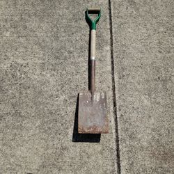 Spade Style Shovel