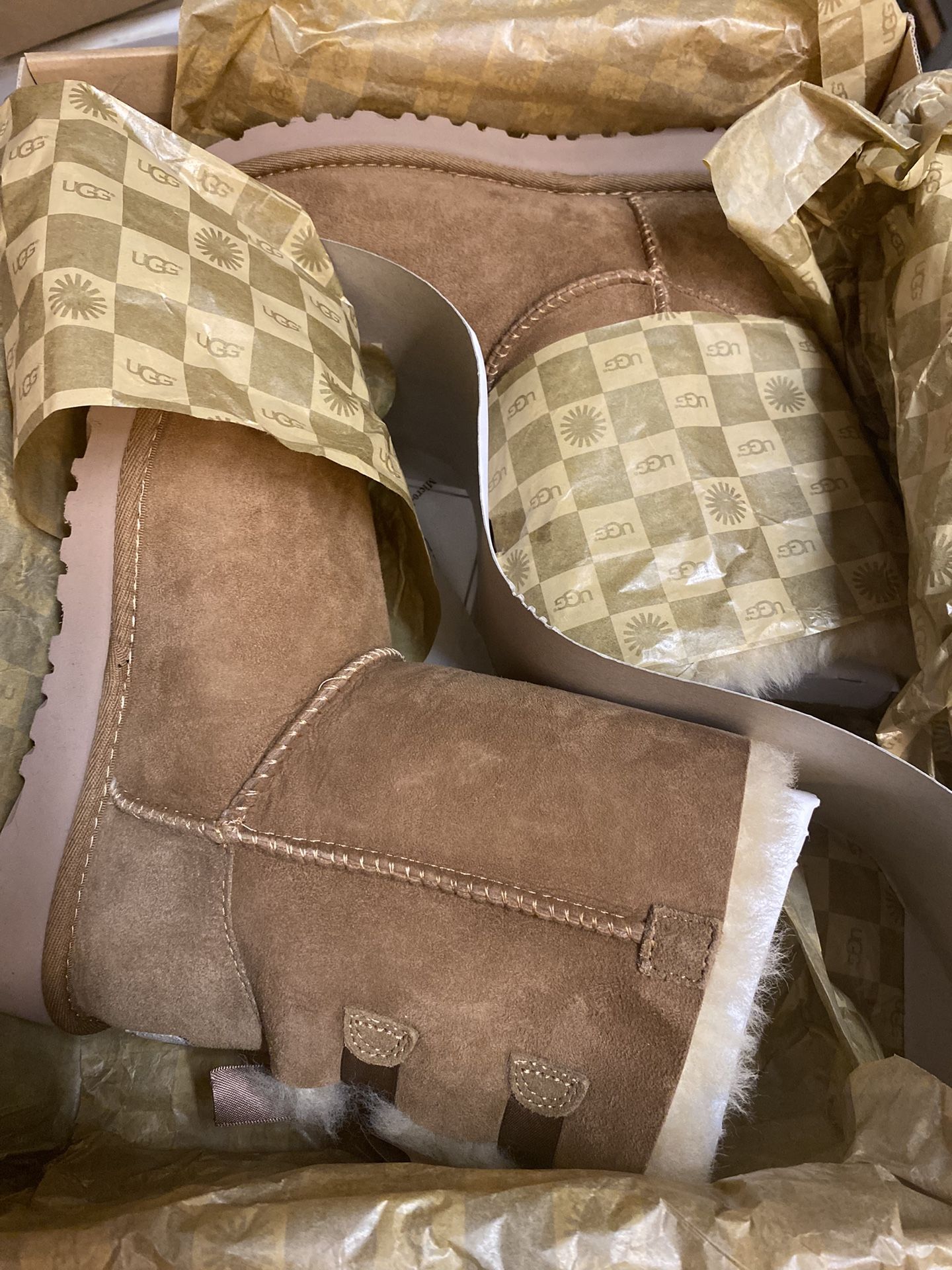 $100 UGG BOOTS