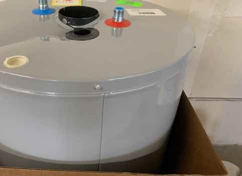 Brand New 40 Gallon AO SMITH Water Heater WXZN