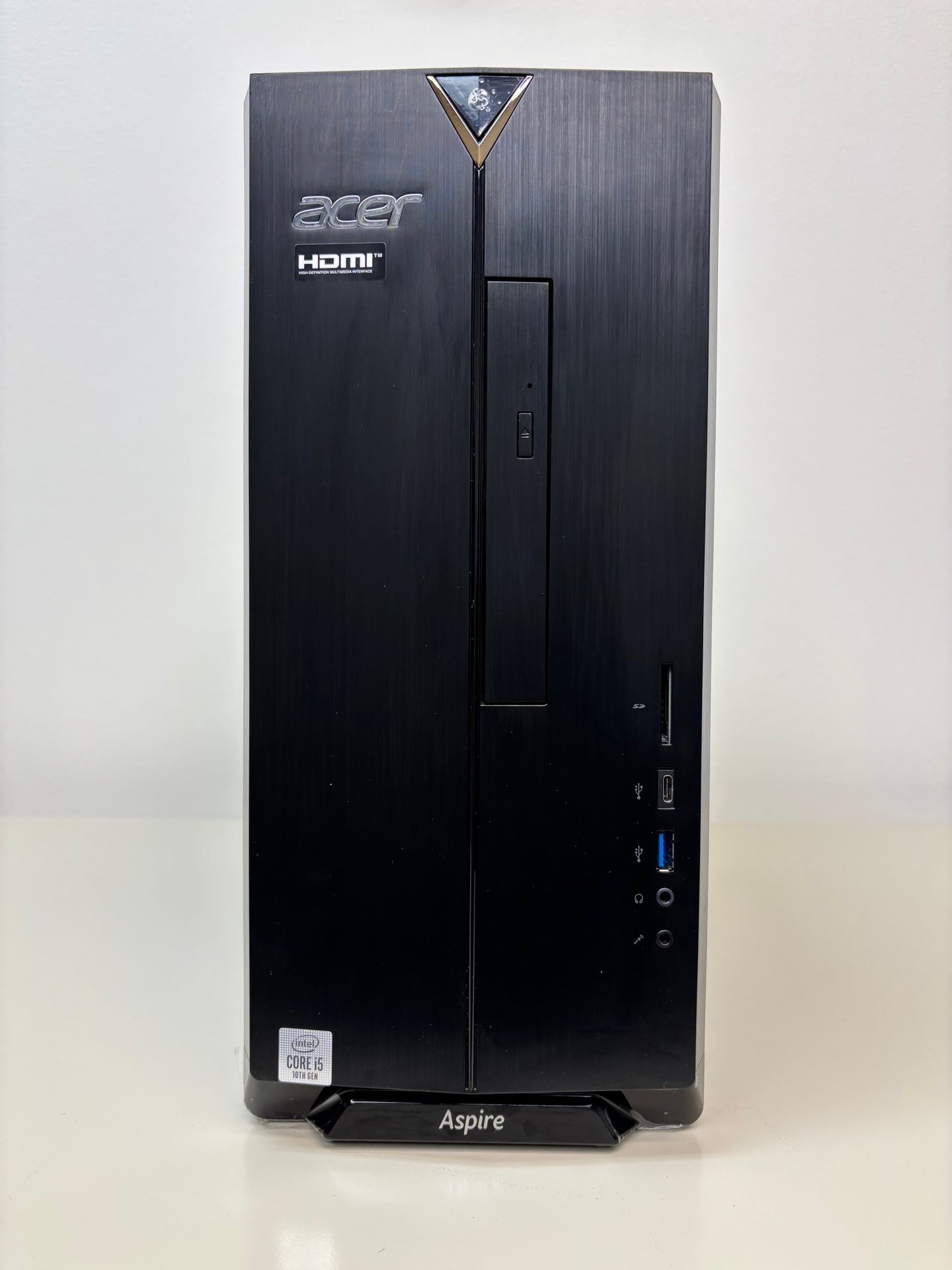 Acer Aspire TC-895 Desktop Computer with Acer 21-inch UHD LCD Monitor
