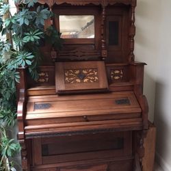 Antique Eastlake Walnut Organ