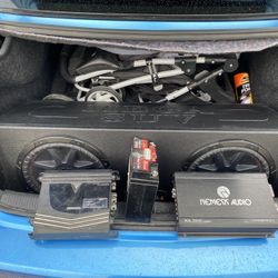 Kicker Comp 12 With Two 12w Amps And Battery 