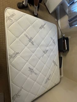 Full size mattress