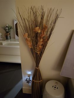 Like New Set Of 2 Home Decor. 40$ For Both.