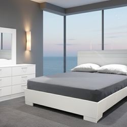 4 PC BEDROOM SET NEW IN BOX (MATTRESS AND CHEST SOLD SEPARATELY)