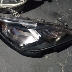 2021-2025 Chrysler Grand Caravan Headlights With Light Bulbs And Accessories Oem.
