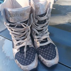 Society NINE GOLD AND BLACK WITH LACE BOOTIES SIZE 8.5