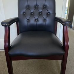 Boss Ivy League Executive Chair – Elegant, Comfortable, and Almost New