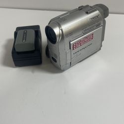 Sony Handycam DCR-HC20E MiniDV Camcorder battery and charger, Works