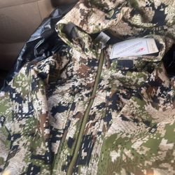 New $125 -Sitka Jetstream Jackt Medium 