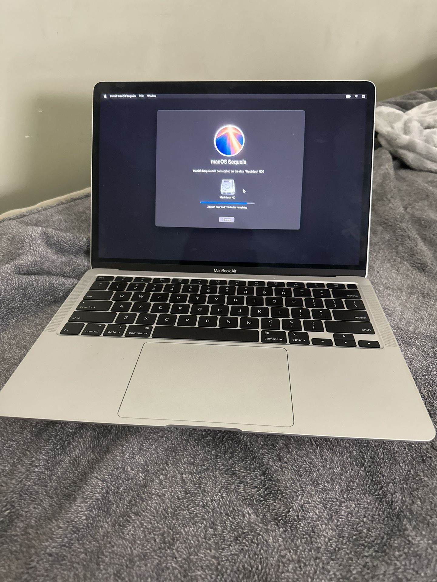 2020 Macbook Air 13 1.1Ghz i5 8GB 512GB Storage