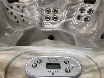 Beautiful Vita Spa 8x8 room for 6!