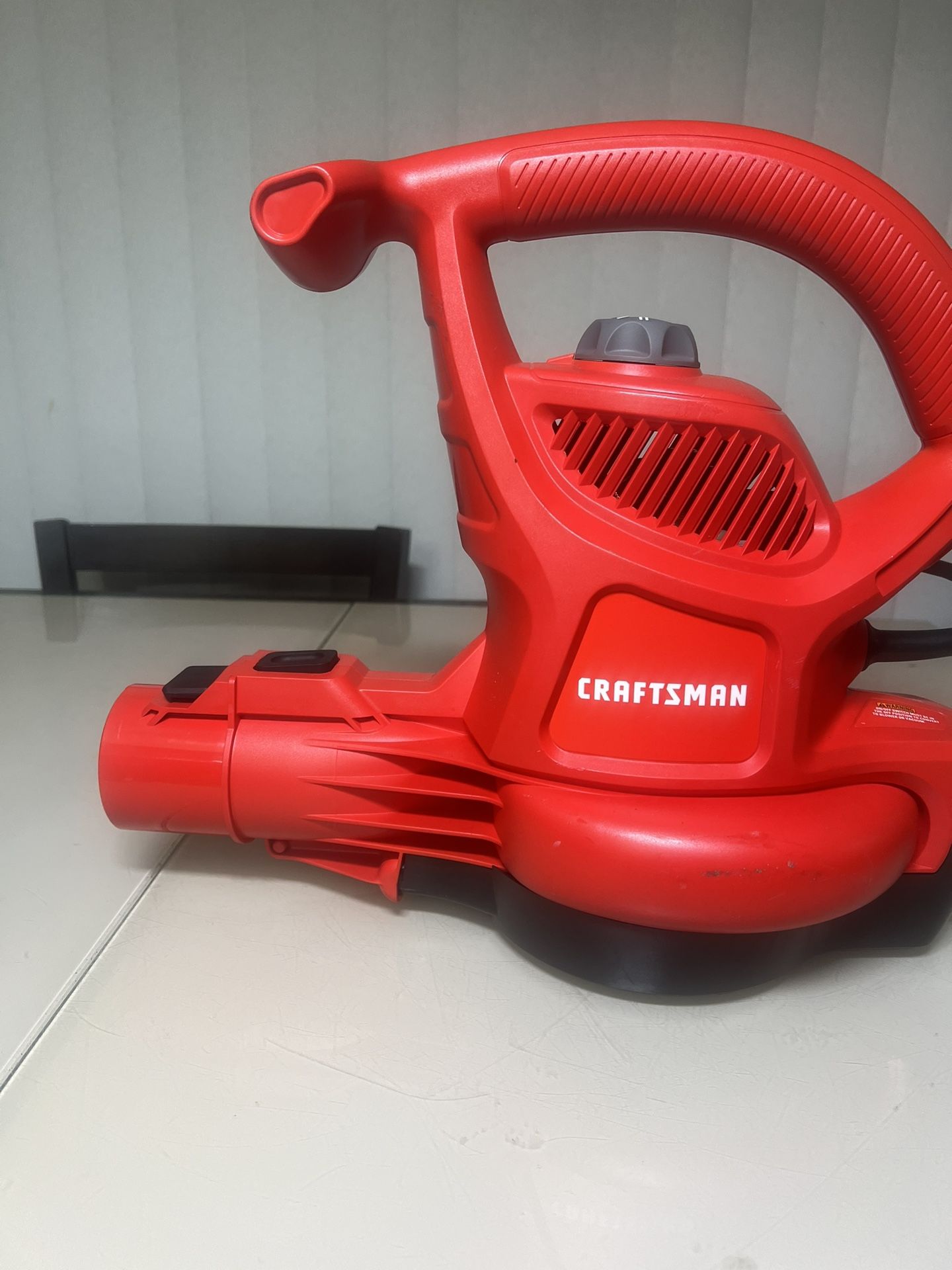 CRAFTSMAN CMEBL7000 450-CFM 260-MPH Corded Electric Leaf Blower Head Only. This blower head unit is in very good condition fully functional with some
