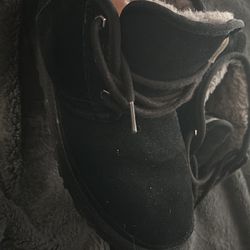 black uggs need them gone fast size 8 men’s