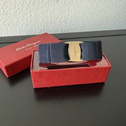 Salvatore Ferragamo Grosgrain Vara Bow Clip in Navy and Silver, Excellent Condition 