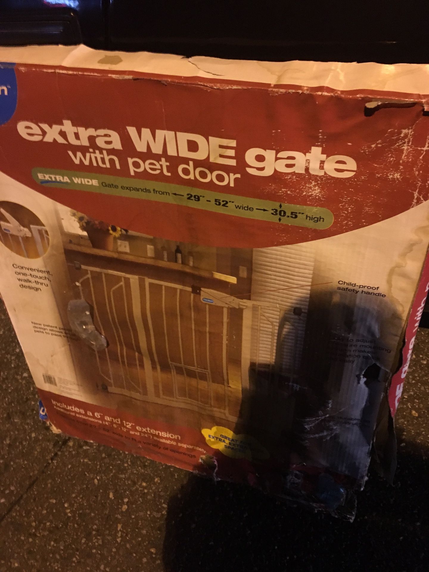 Extra wide gate with pet door in box only40 Firm