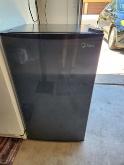 Midea Mini Fridge