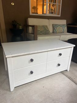 White Wood chest/trunk