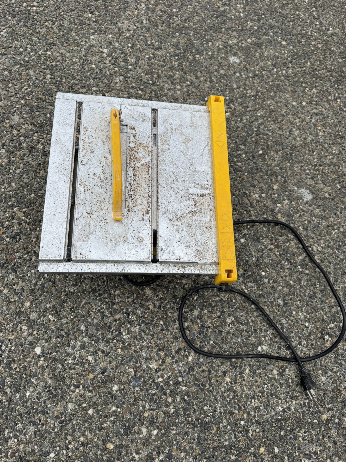 Chicago Electric Wet Tile Saw