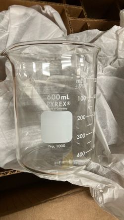Vintage Pyrex 600 mL