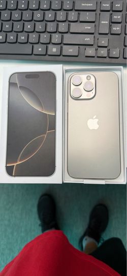 Unlocked iPhone 16 pro max 512GB like new