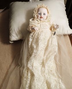 Royal Doulton Nisbet Royal Baby Doll Prince Williams of Wales 1982