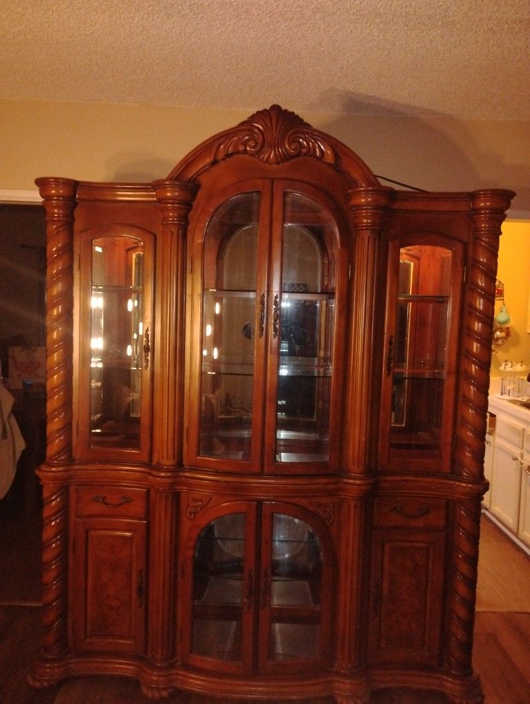 China cabinet 