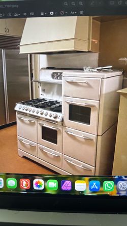 1945 O’Keefe & Merritt Aristocrat Town And country Stove.
