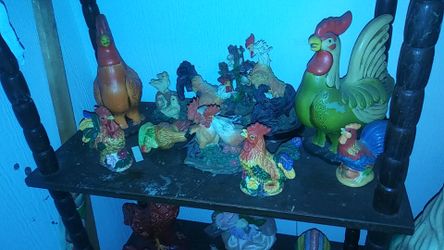 Rooster & Chicken Statues .