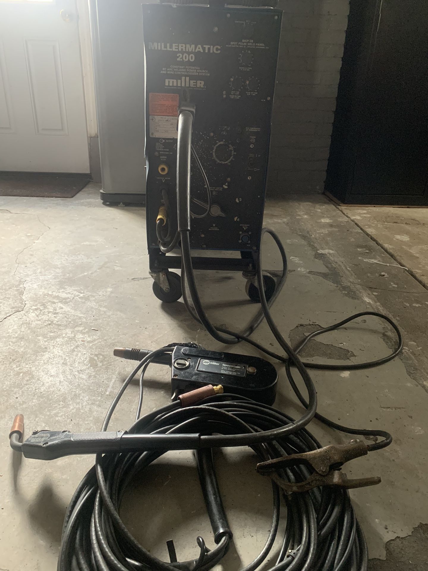 Millermatic 200 Mig  Welder With Miller Spoolmatic 3 Spool Gun 3 