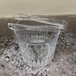 Elegant Glass Ice Bucket with Matching Tongs.💵 Elegante Balde para Hielo con Pinzas