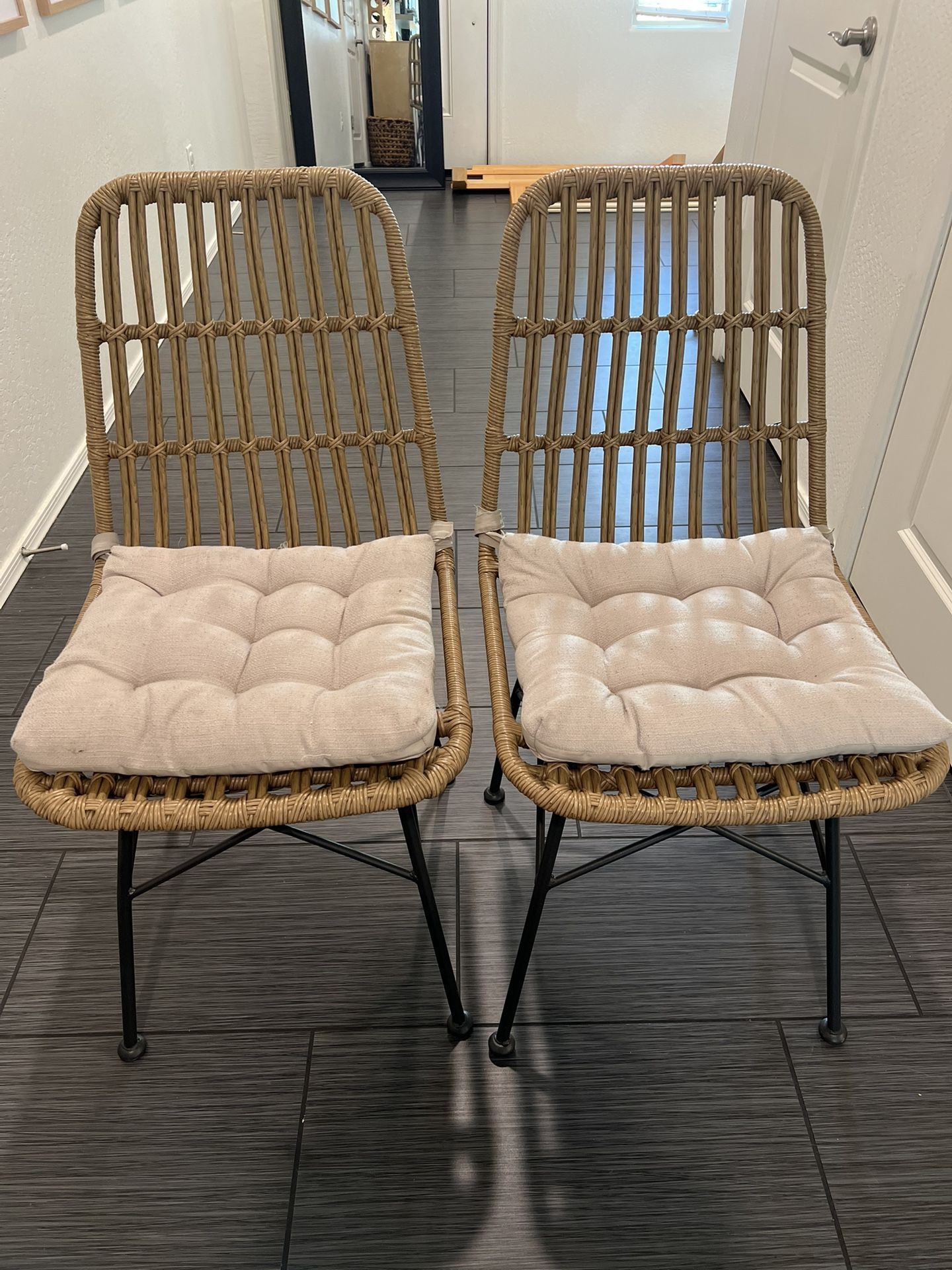 Set Of 2 Wicket Rattan Dining Chairs With Cushions