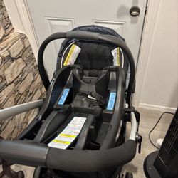Graco Car seat And Stroller  With Base