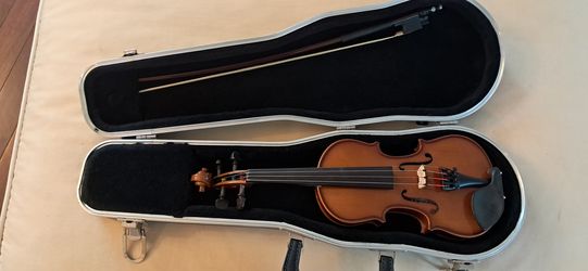 Violin 1/10 size Scherl & Roth model R101E10- like new