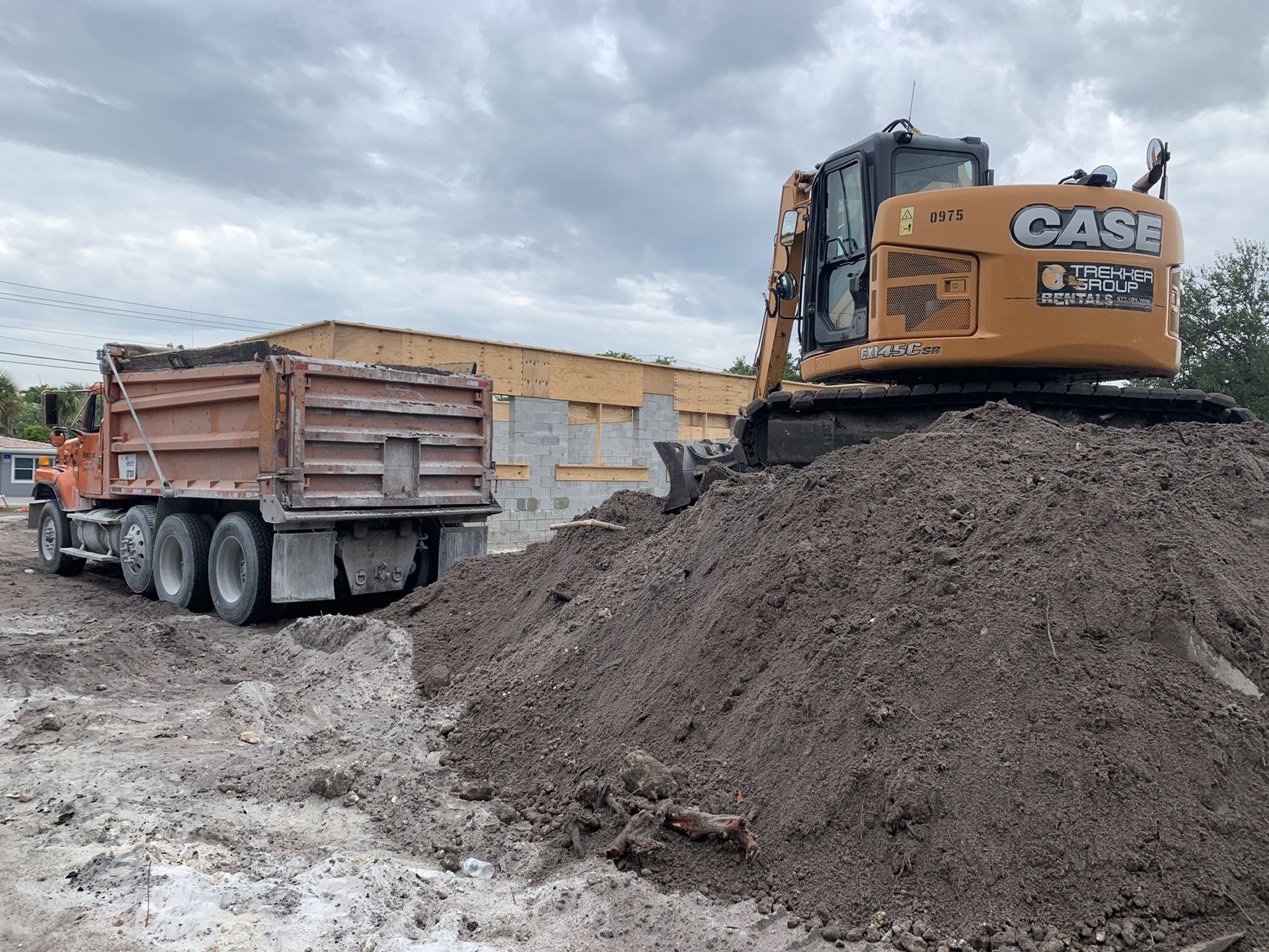 Dirt fill ,fill,topsoil, limerock,gravel,sand,50/50 for Sale in