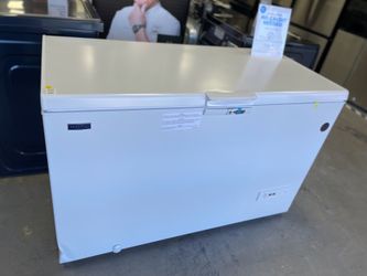 Maytag - 16 cu Chest Freezer in White with Key