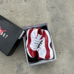 Jordan 11 Cherry Size 8M