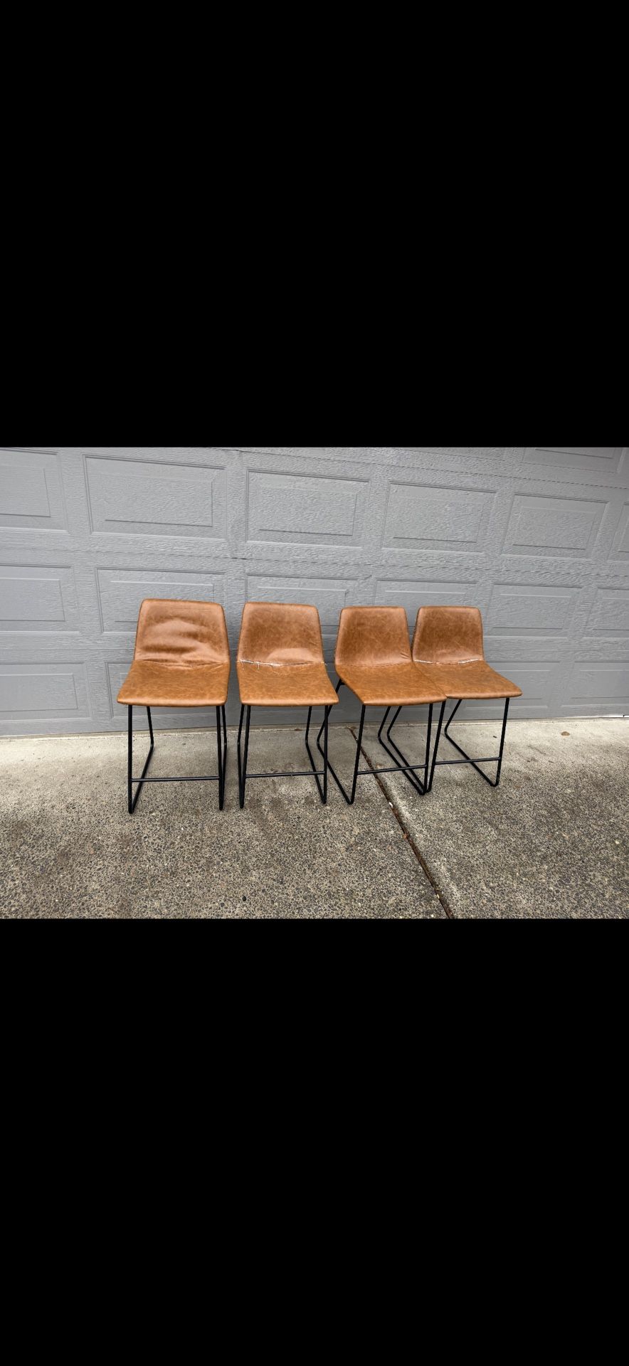 4 Bar Stools 