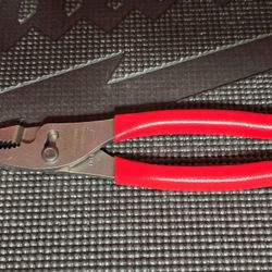 Snap on 8" Talon Grip™ Combination Slip Joint Pliers (Red)
47ACF