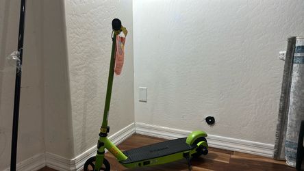 Razor E90 Electric Scooter Green