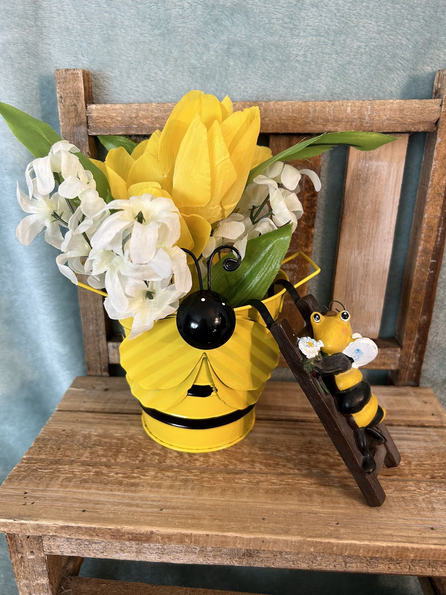 Beautiful bee decor bee on ladder plant hanger & bee flower pot