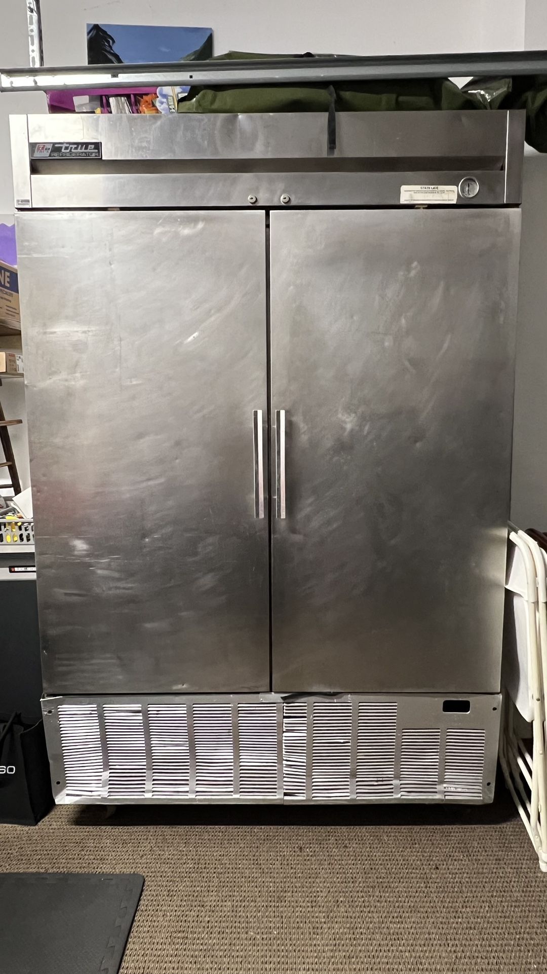 TRUE REFRIGERATOR with Locking Casters