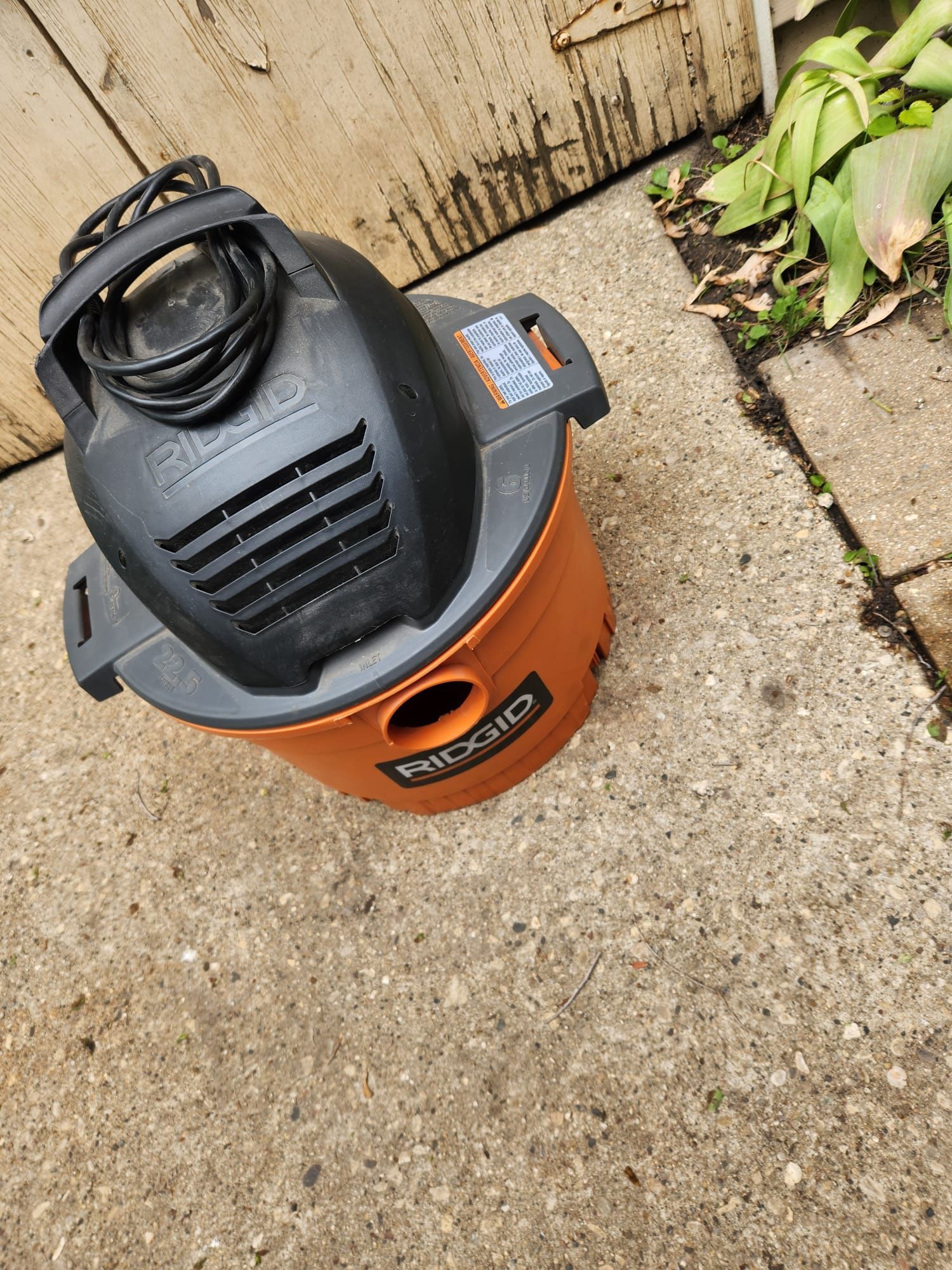Wet and dry vacuum 6 gallons